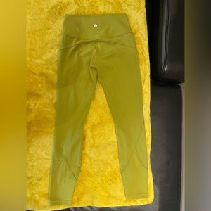 Selling like new LULULEMON In Movement tights. Colour is Golden lime, size 6